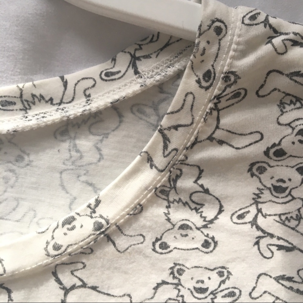 Womens Grateful Dead tee covered with marching bears!